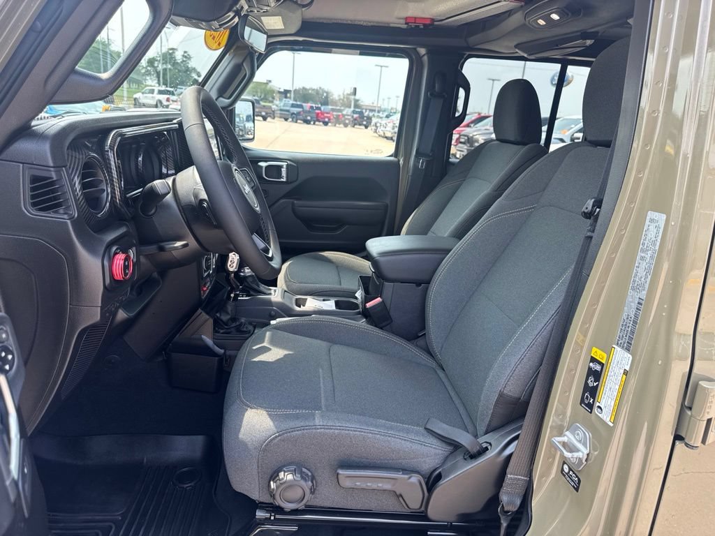 Certified 2025 Jeep Gladiator Overland AWD/4WD image 4