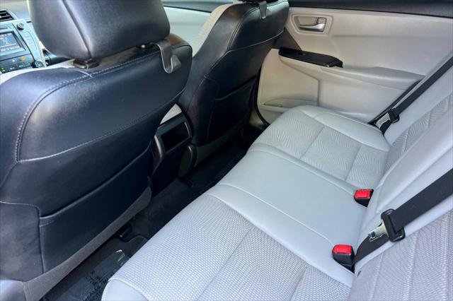 Certified 2017 Toyota Camry SE FWD image 4