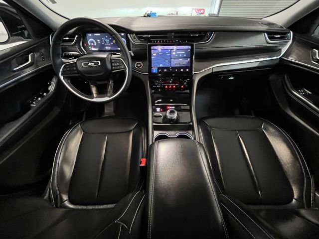 Used 2024 Jeep Grand Cherokee Limited image 17