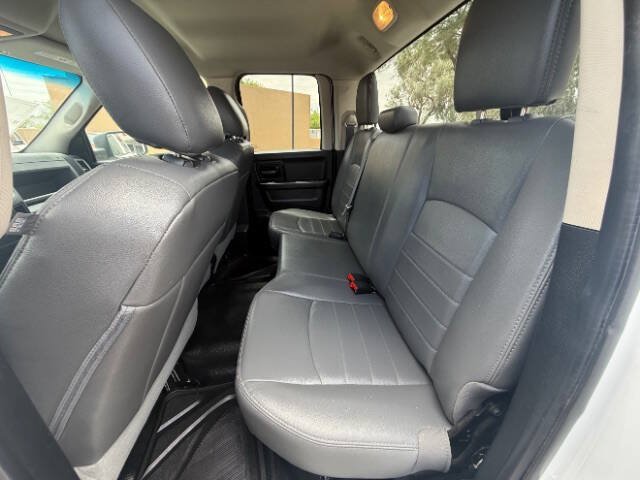 Used 2020 RAM 1500 Tradesman w/ Chrome Appearance Group RWD image 17