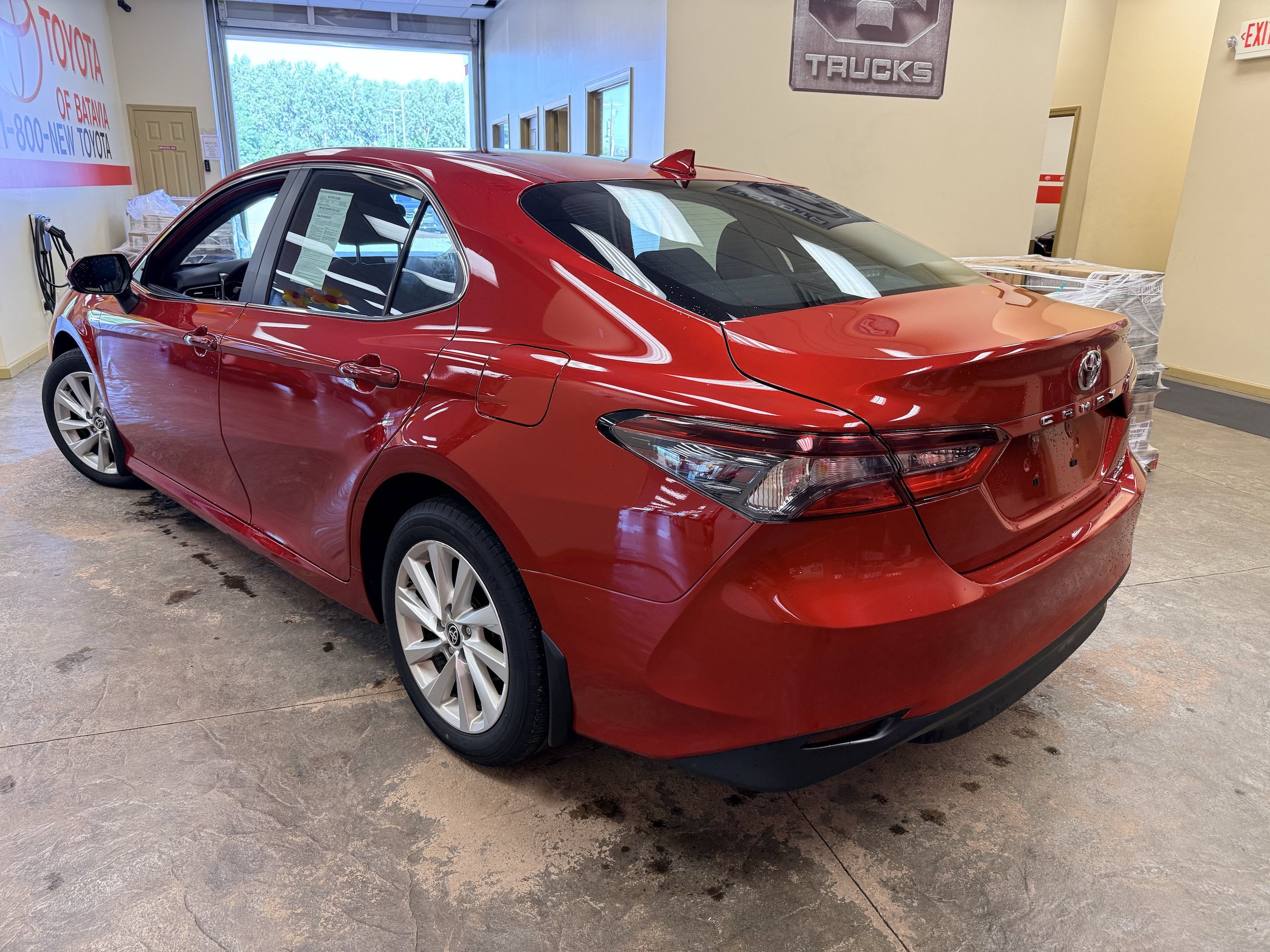 Used 2024 Toyota Camry LE AWD/4WD image 9