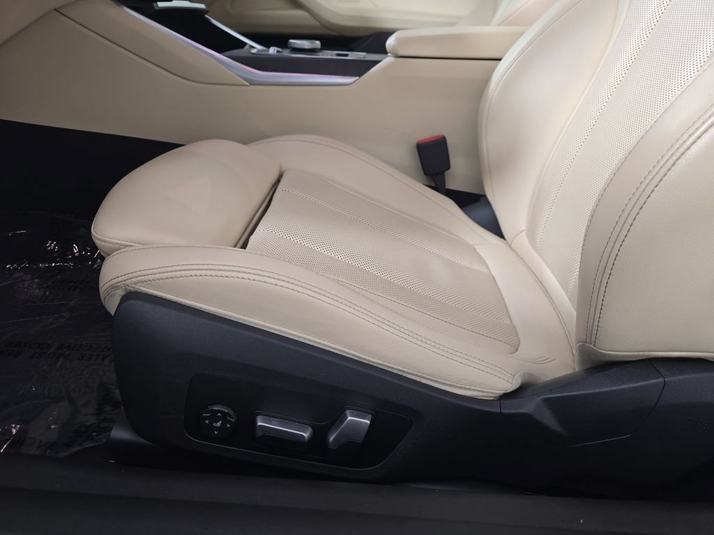 Certified 2024 BMW 430i xDrive Convertible w/ Premium Package AWD/4WD image 30