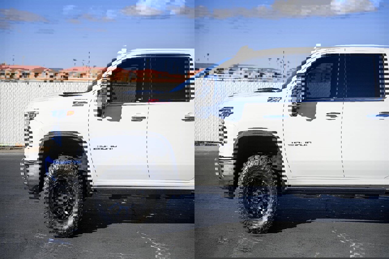 Used 2024 Chevrolet Silverado 2500 LTZ w/ LTZ Plus Package image 6