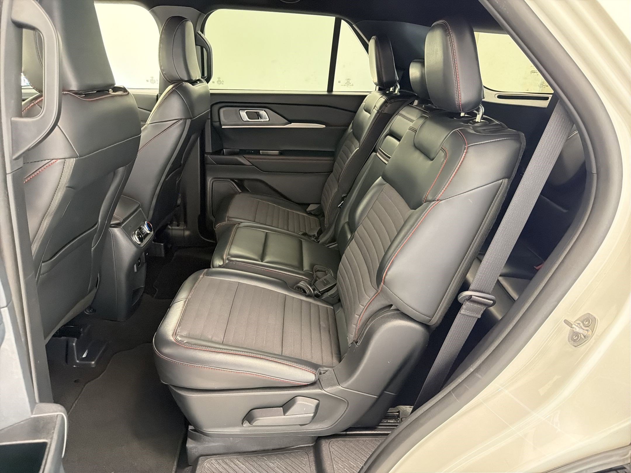 Certified 2025 Ford Explorer ST-Line w/ ST-Line Street Pack AWD/4WD image 15