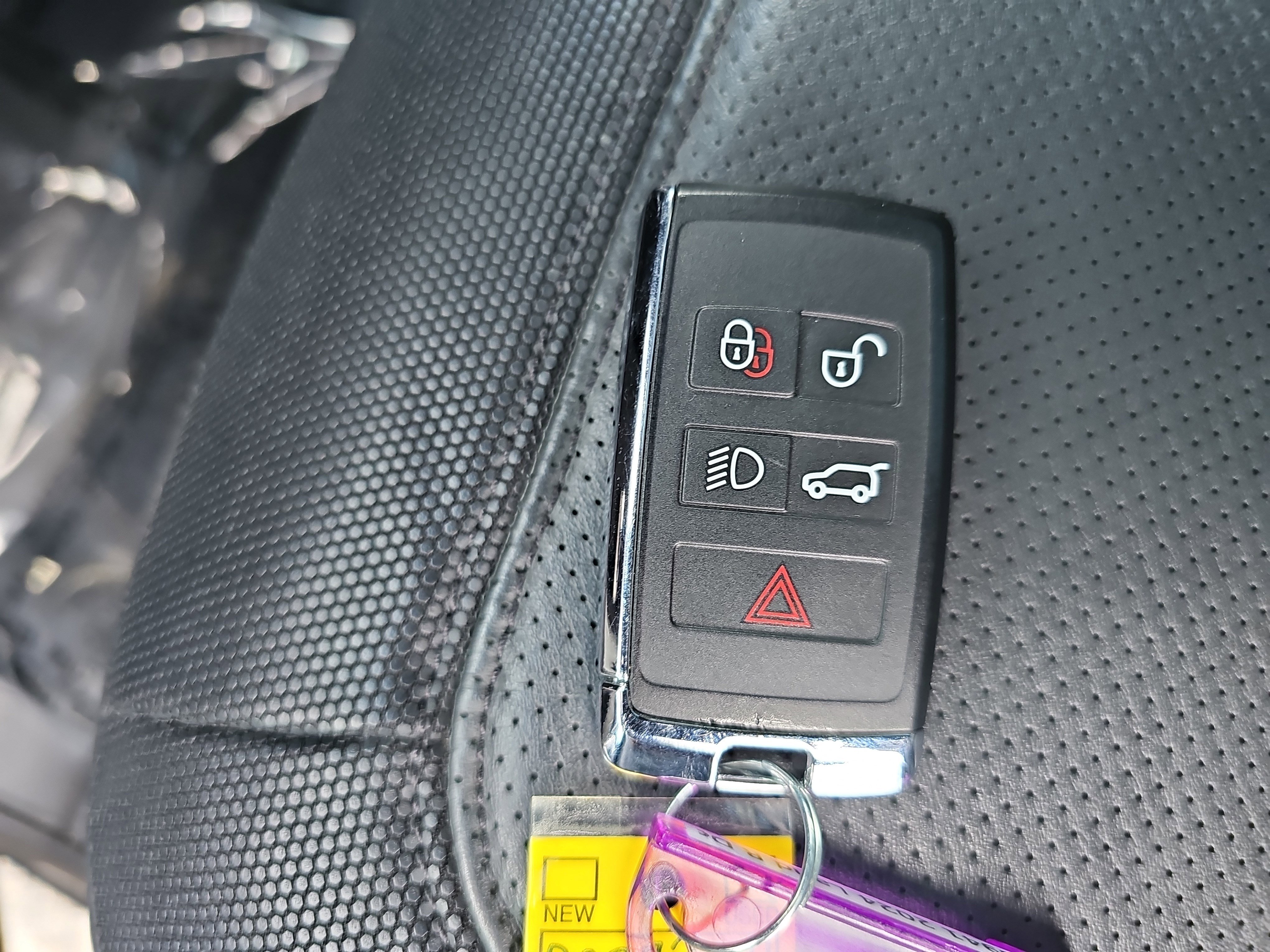 Used 2024 Land Rover Defender 110 X-Dynamic SE image 37