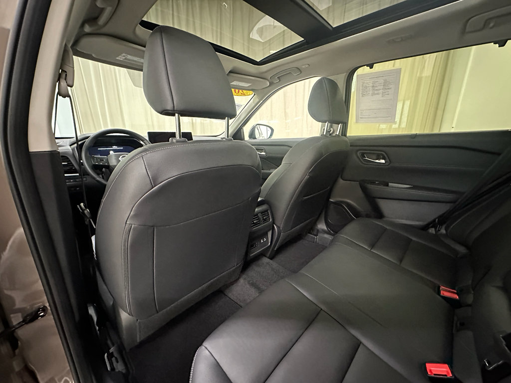 Used 2025 Nissan Rogue SL w/ Tech Package AWD/4WD image 21