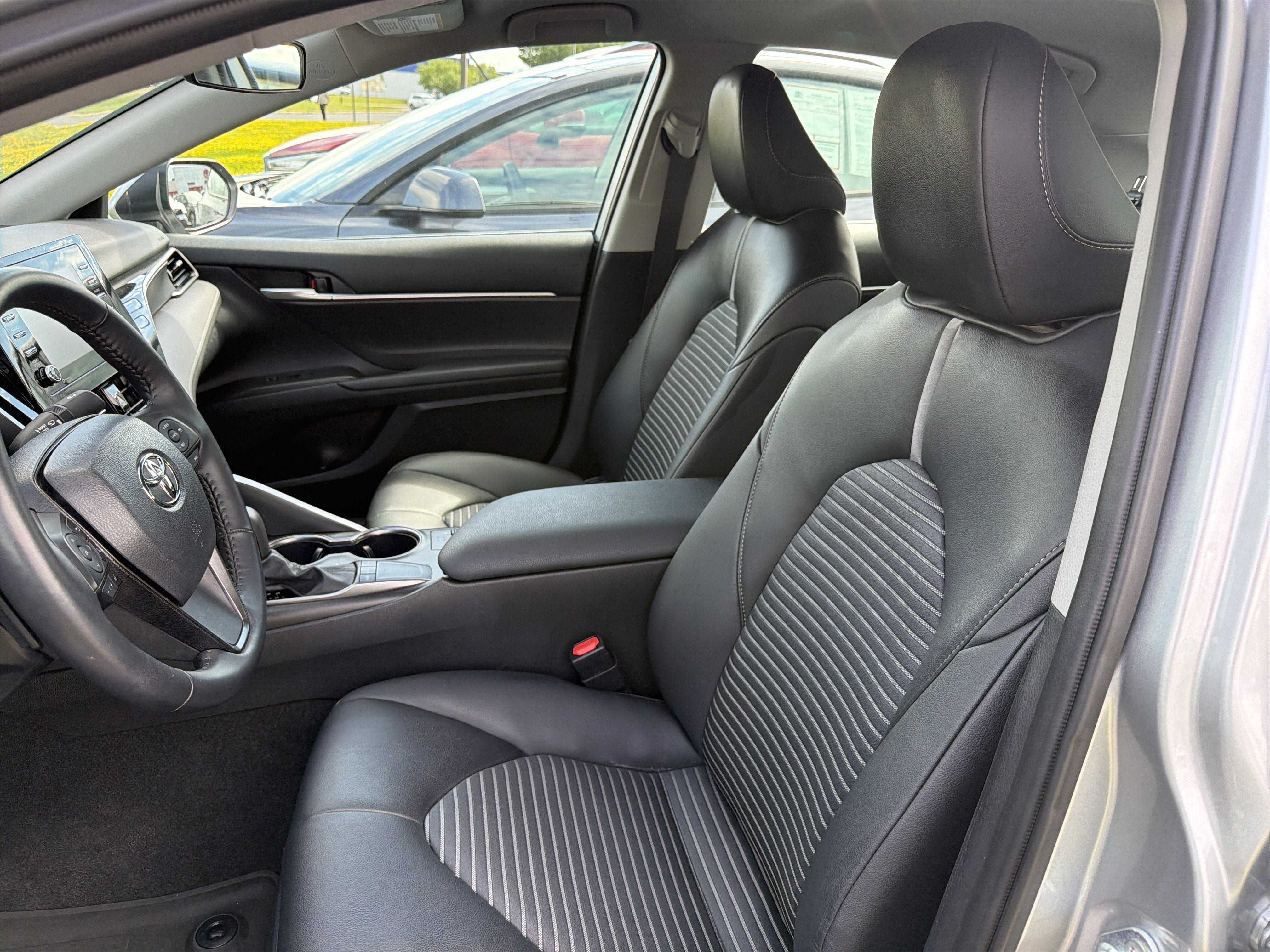 Used 2024 Toyota Camry SE w/ Cold Weather Package FWD image 9