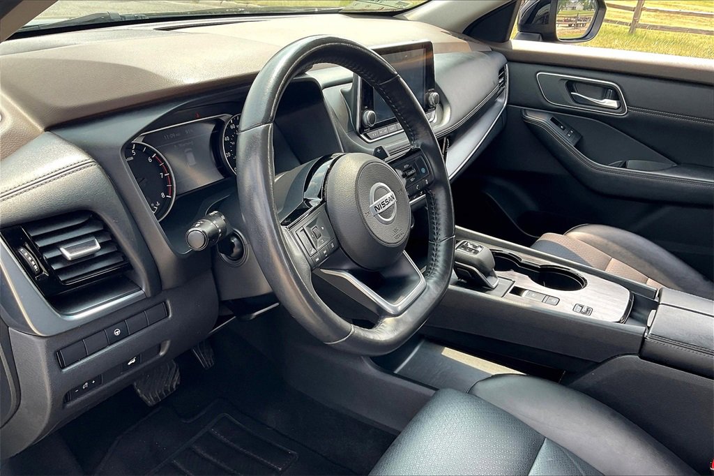 Used 2021 Nissan Rogue SV w/ Premium Package image 13