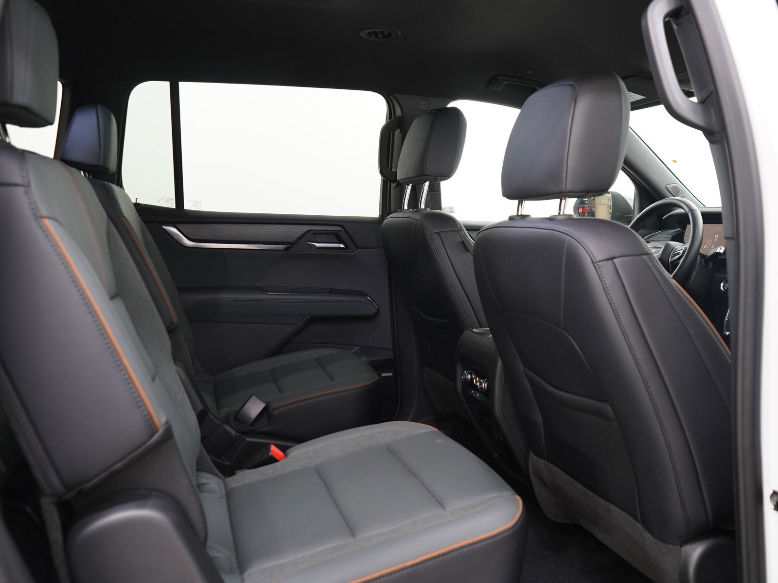 Used 2025 GMC Acadia AT4 AWD/4WD image 14