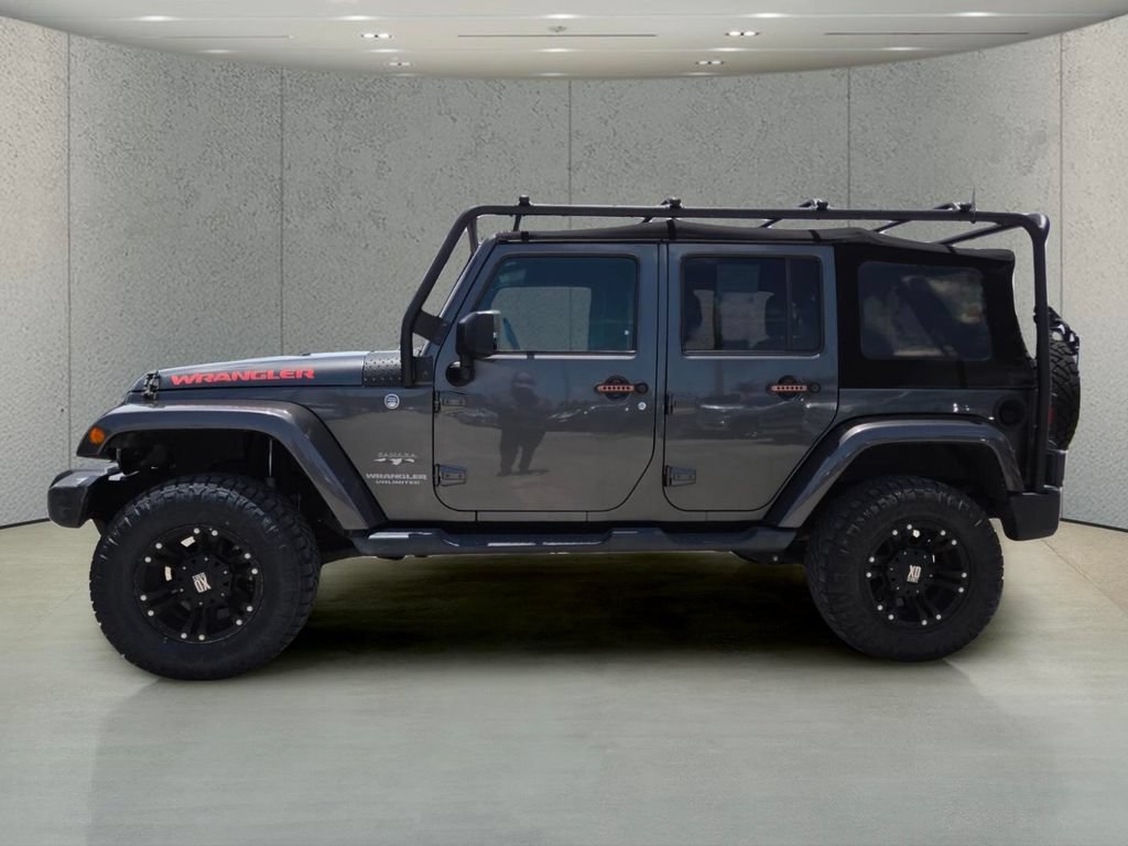 Used 2017 Jeep Wrangler Unlimited Sahara w/ Connectivity Group AWD/4WD image 10