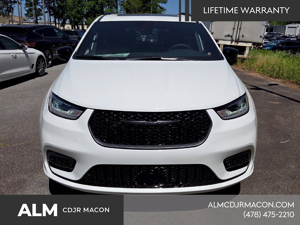 New 2026 Chrysler Pacifica Limited w/ S Appearance Package FWD image 4