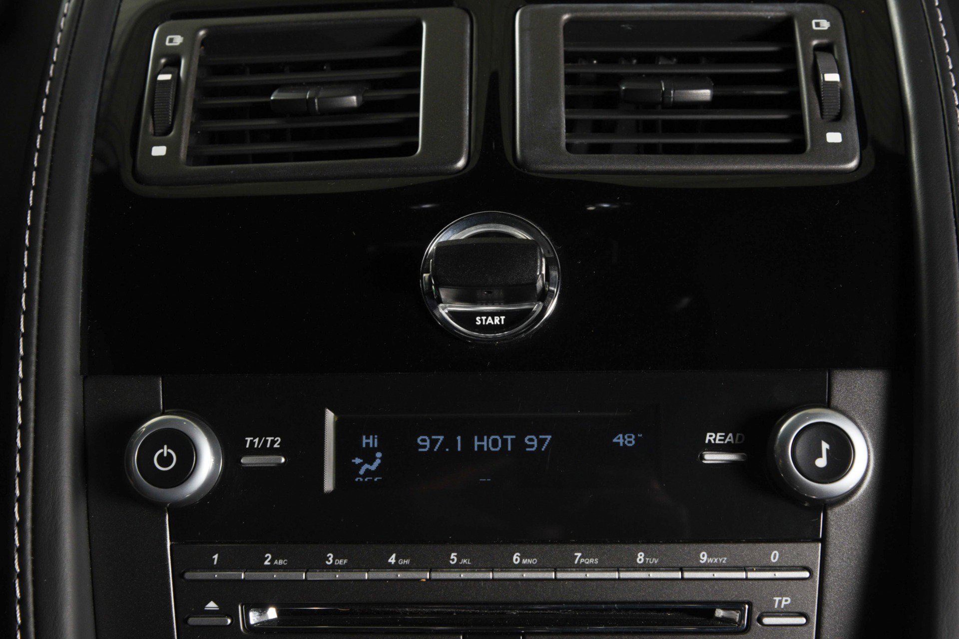 Used 2015 Aston Martin V8 Vantage GT image 12