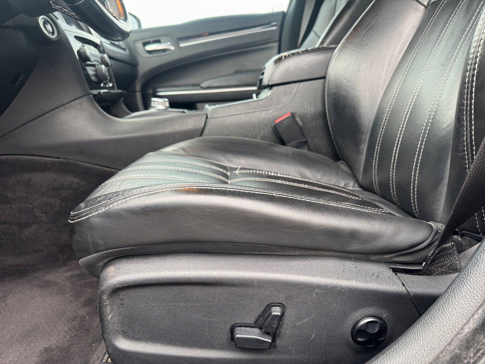 Used 2018 Chrysler 300 S w/ 300S Premium Group image 15