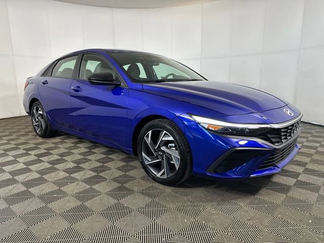 Certified 2025 Hyundai Elantra Sport image 31