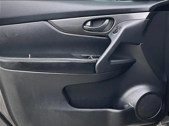 Used 2020 Nissan Rogue S FWD image 17