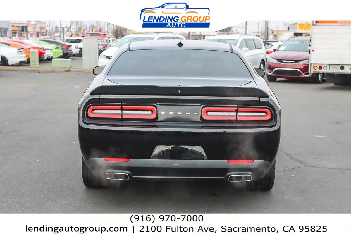 Used 2018 Dodge Challenger SXT w/ Blacktop Package image 3