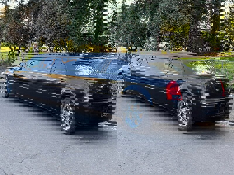 Used 2006 Chrysler 300 Touring RWD image 3