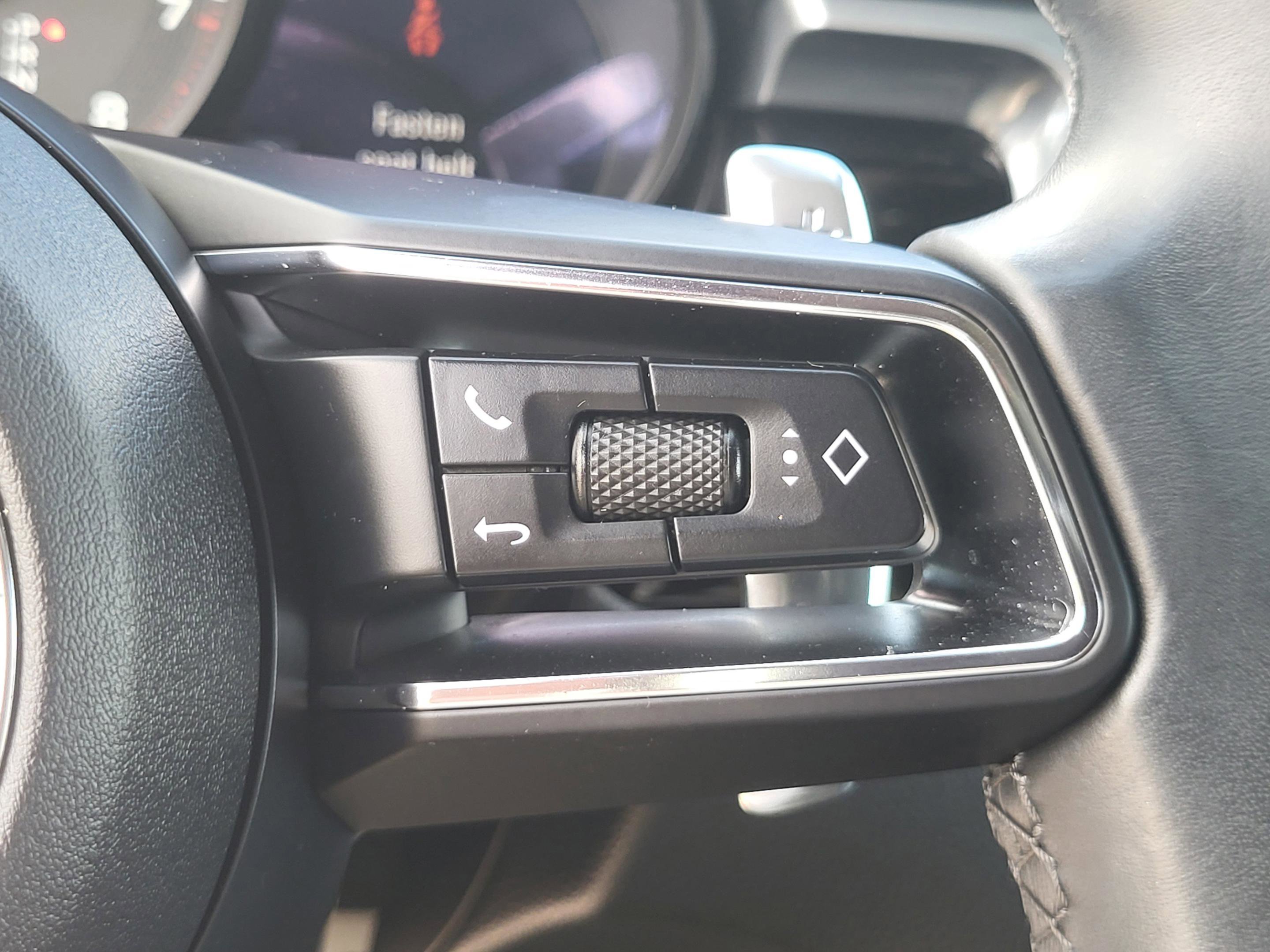 Used 2023 Porsche Macan AWD/4WD image 53