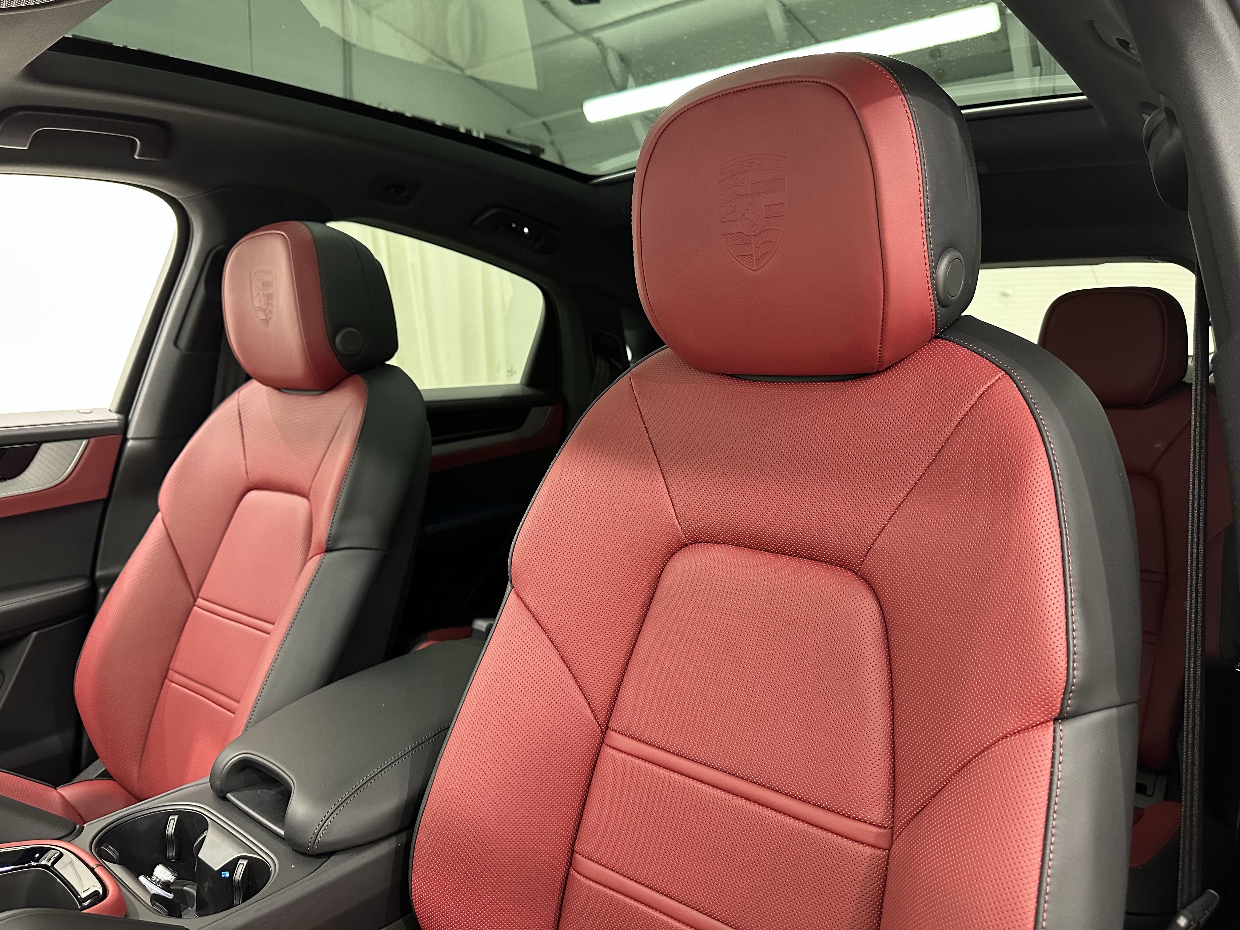 Certified 2025 Porsche Cayenne E-Hybrid image 33