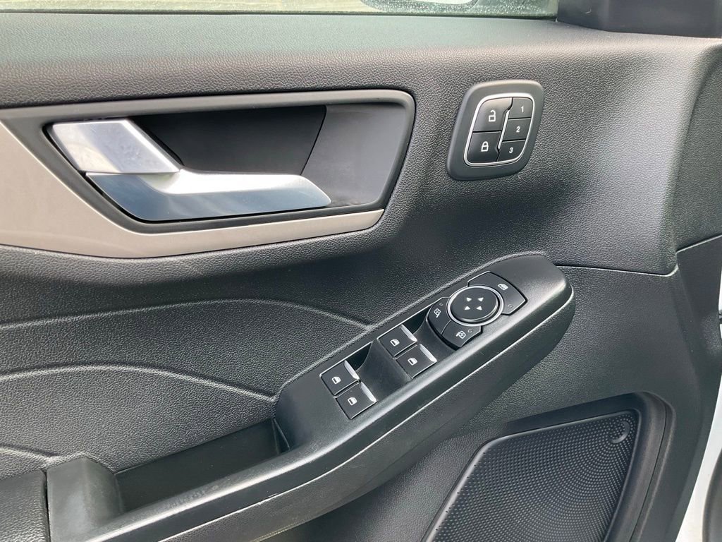 Used 2022 Ford Escape SEL w/ Technology Package image 14