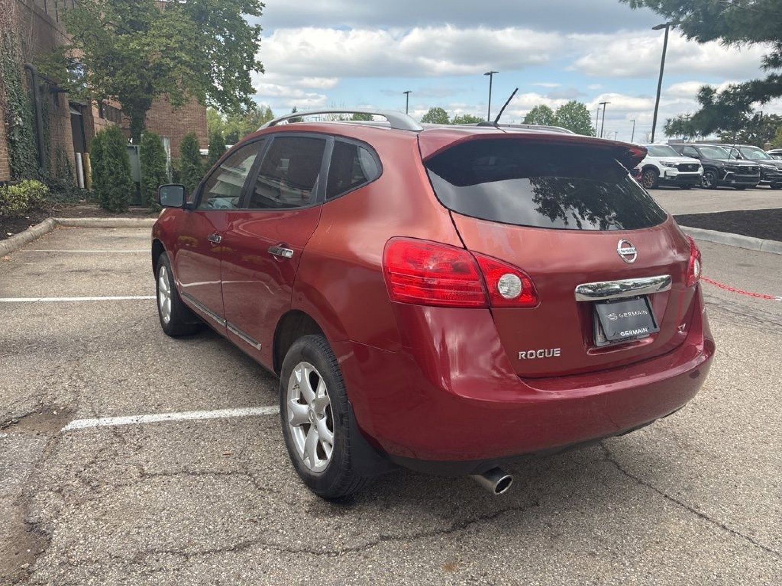 Used 2011 Nissan Rogue SV image 3