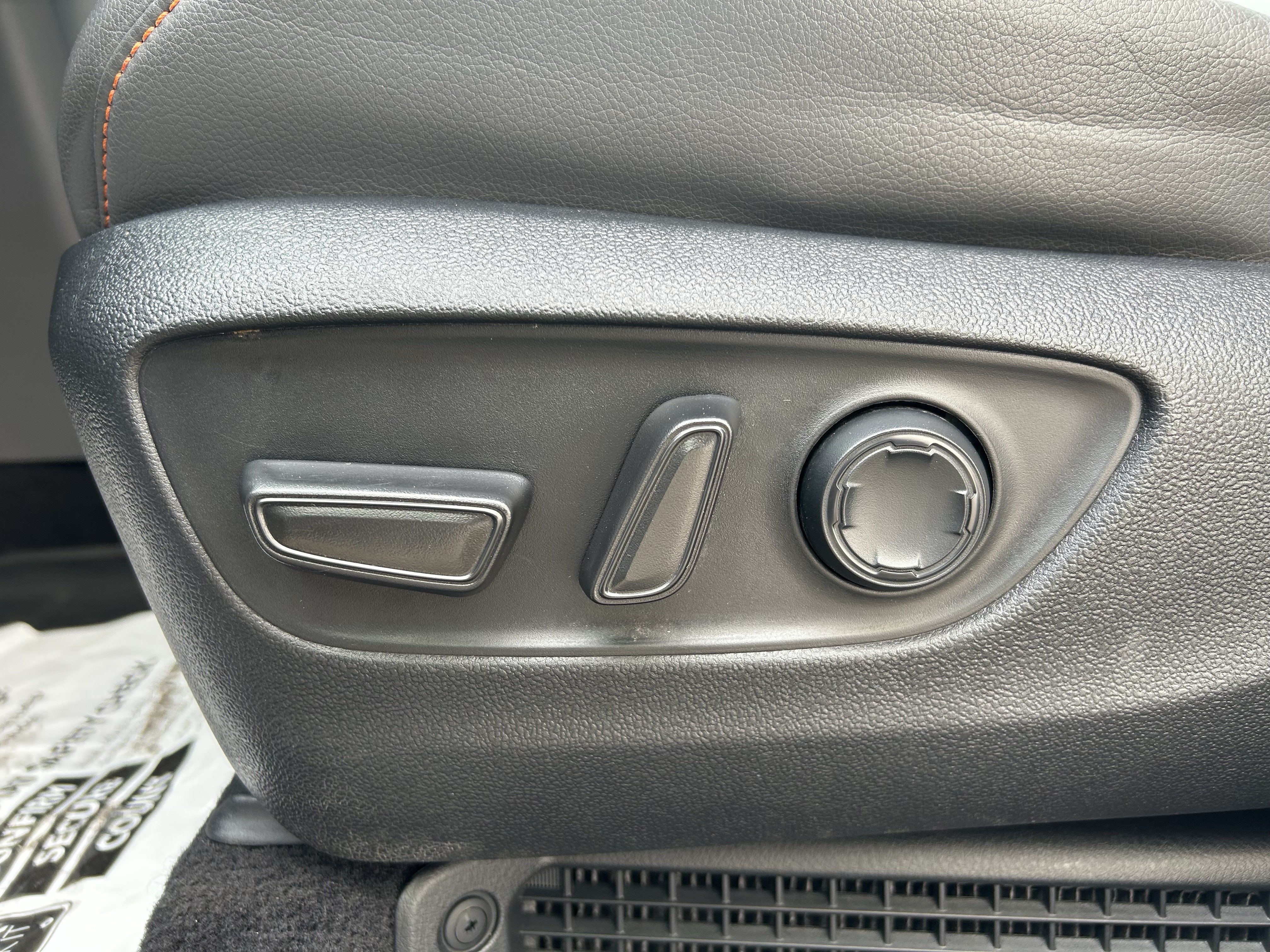 Used 2022 Toyota Sienna XSE w/ XSE Plus Package AWD/4WD image 15
