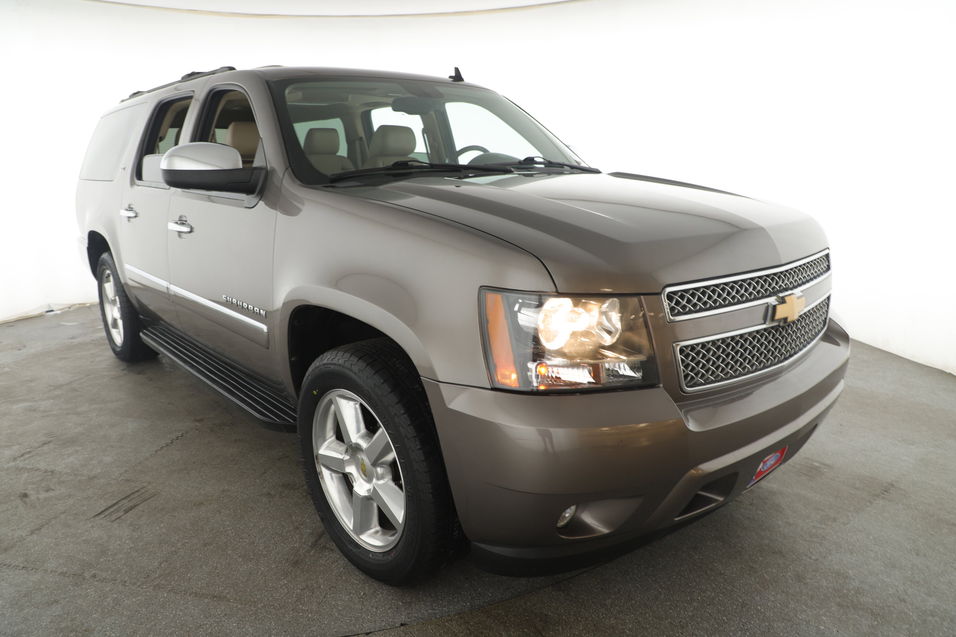 Used 2013 Chevrolet Suburban LTZ image 3