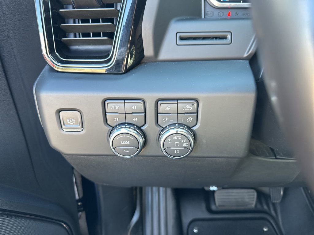 Used 2022 GMC Sierra 1500 AT4 w/ AT4 Premium Package image 10