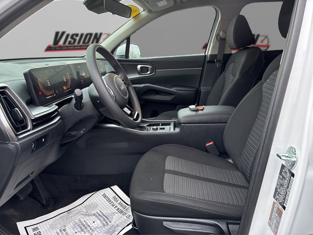 Certified 2025 Kia Sorento LX image 9