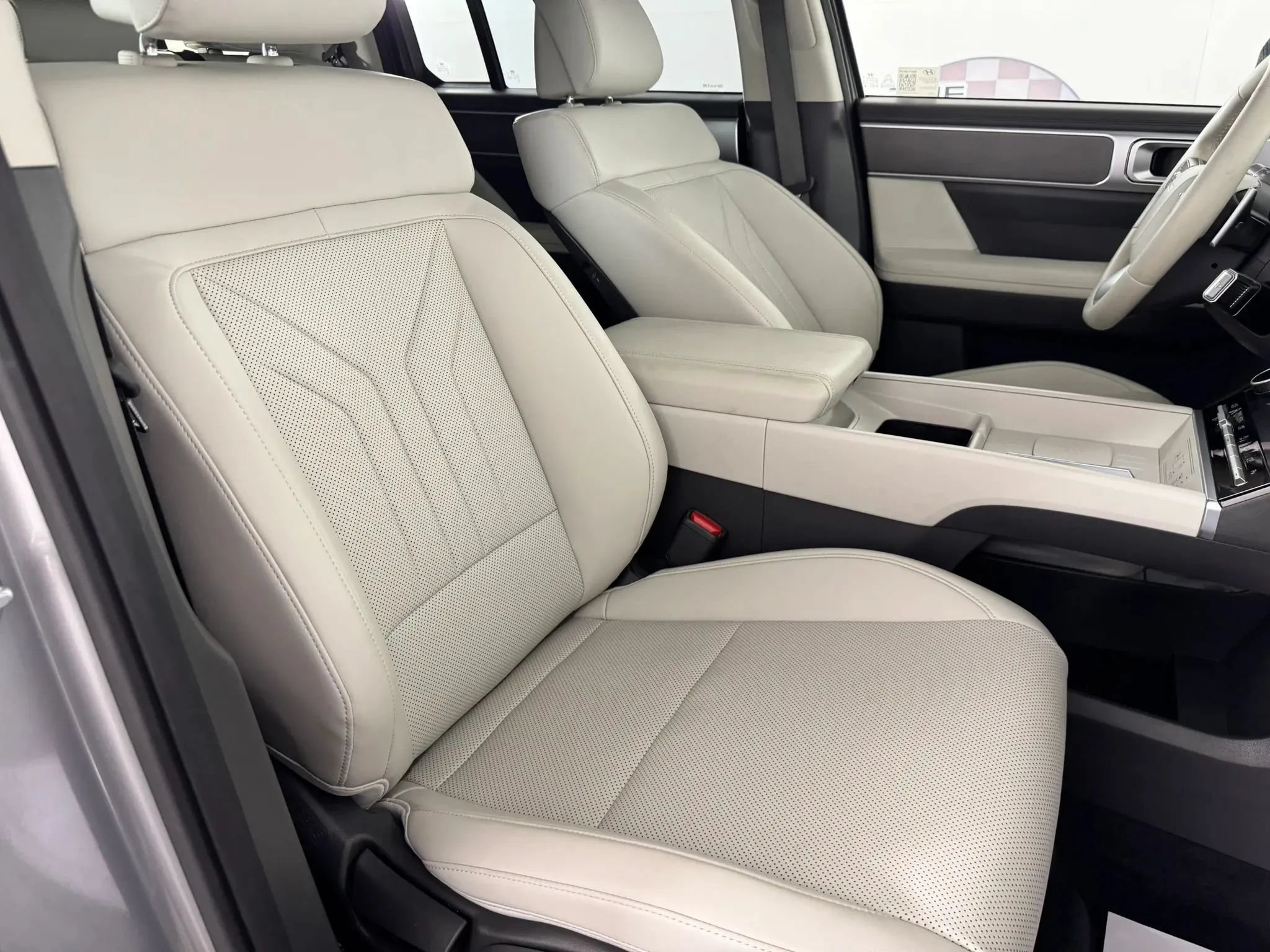 Used 2025 Hyundai Santa Fe SEL AWD/4WD image 35