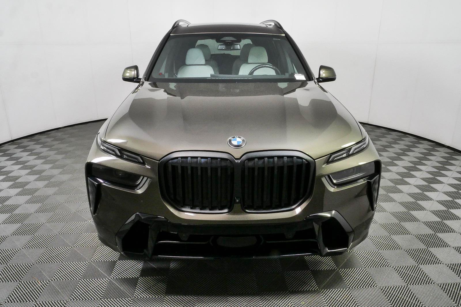 Used 2025 BMW X7 xDrive40i w/ M Sport Package AWD/4WD image 38