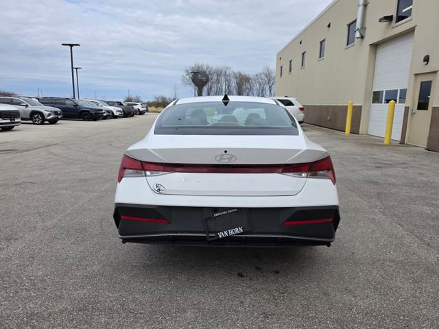 Used 2025 Hyundai Elantra SE FWD image 6