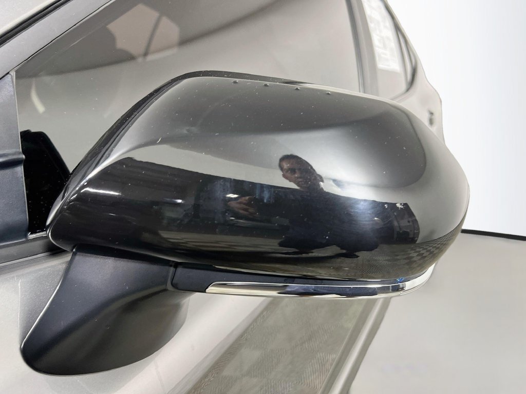Used 2025 Toyota Camry SE FWD image 10
