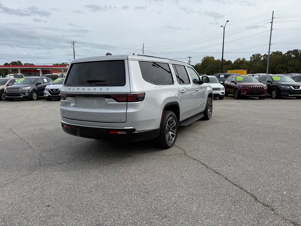 Used 2024 Jeep Wagoneer L Series II w/ Flexible Seating Group image 5