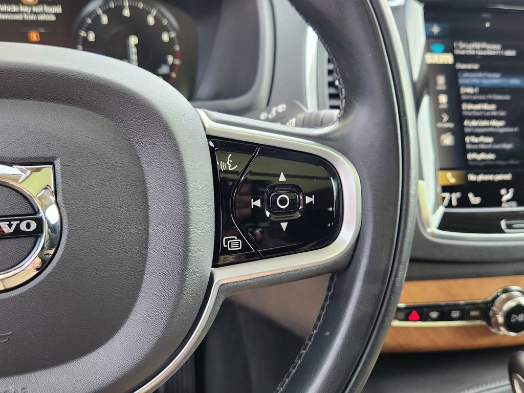 Used 2021 Volvo XC90 T6 Momentum w/ Climate Package image 16