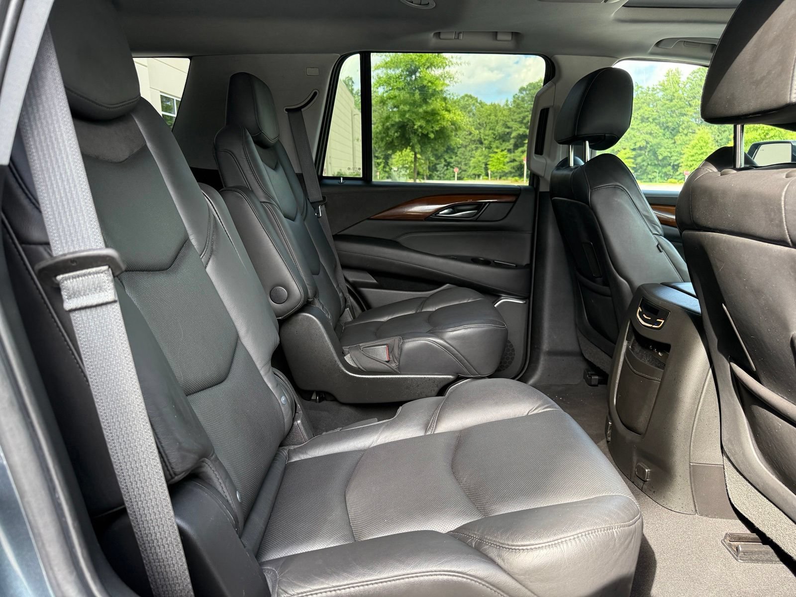 Used 2019 Cadillac Escalade Luxury AWD/4WD image 38