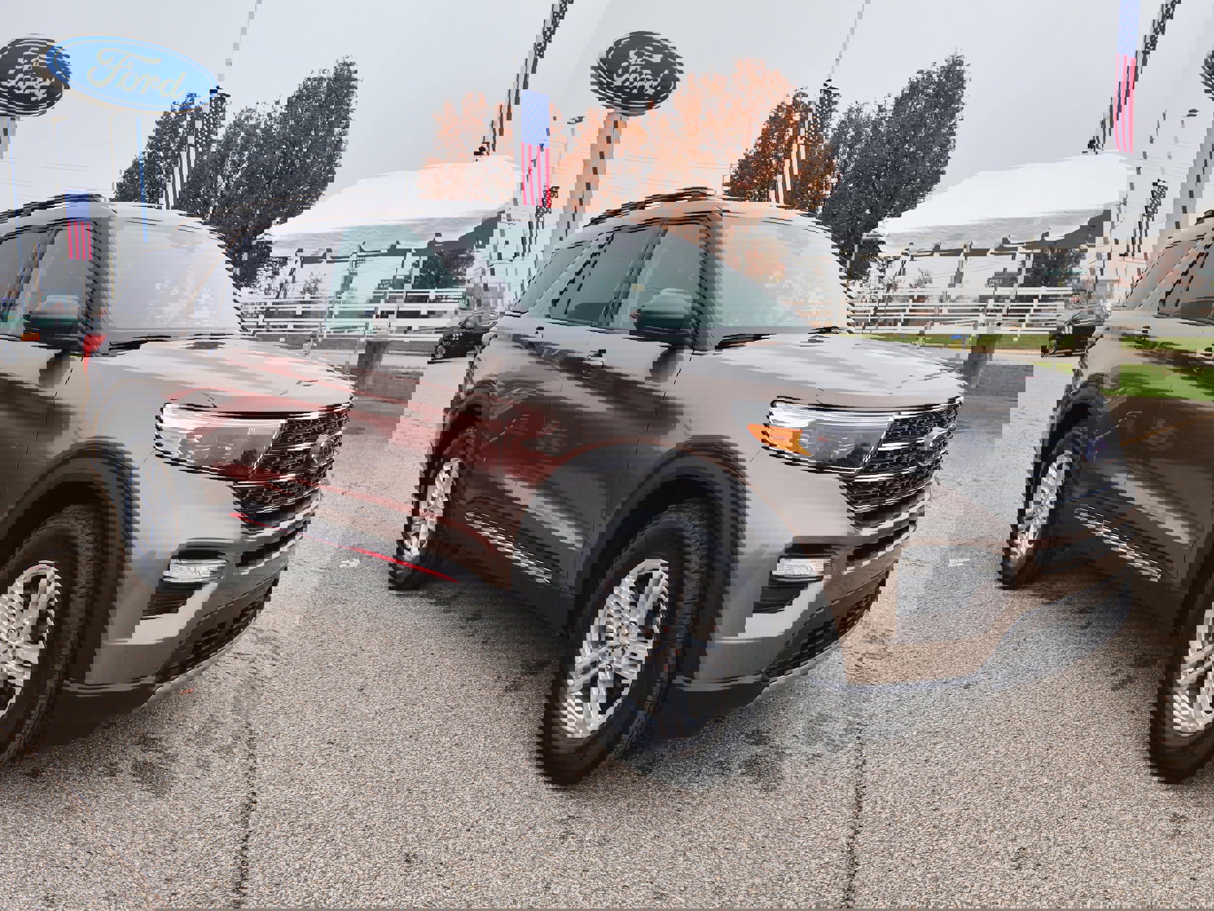 Used 2021 Ford Explorer XLT w/ Equipment Group 202A image 7