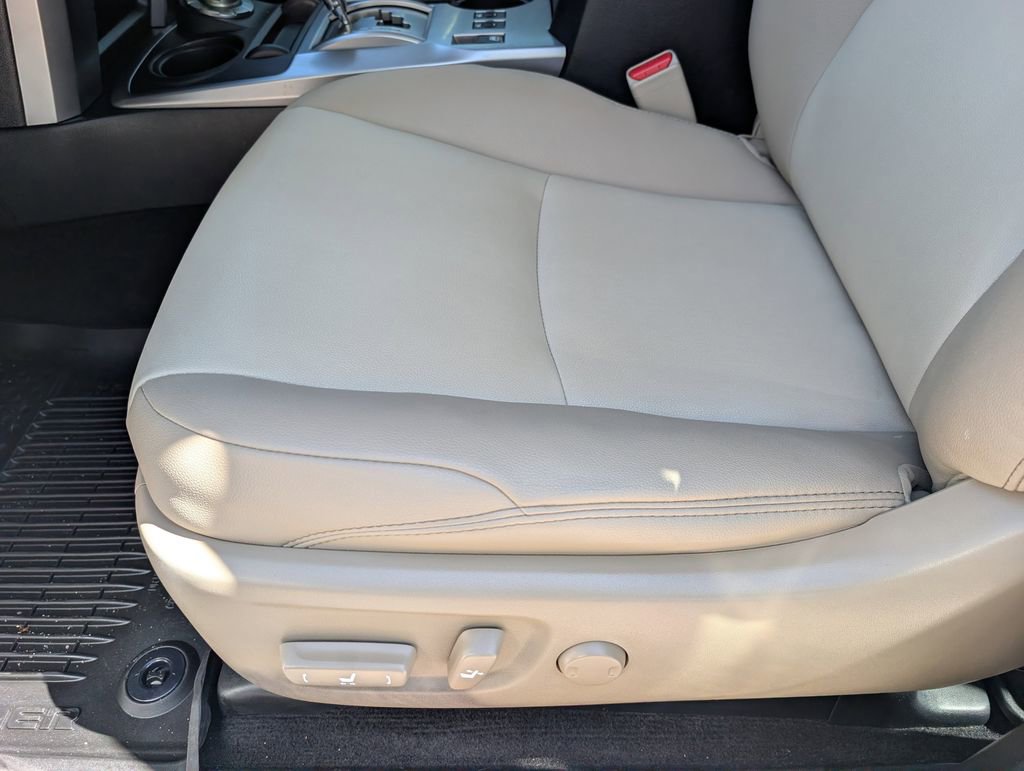 Used 2022 Toyota 4Runner SR5 Premium w/ Moonroof Package AWD/4WD image 15