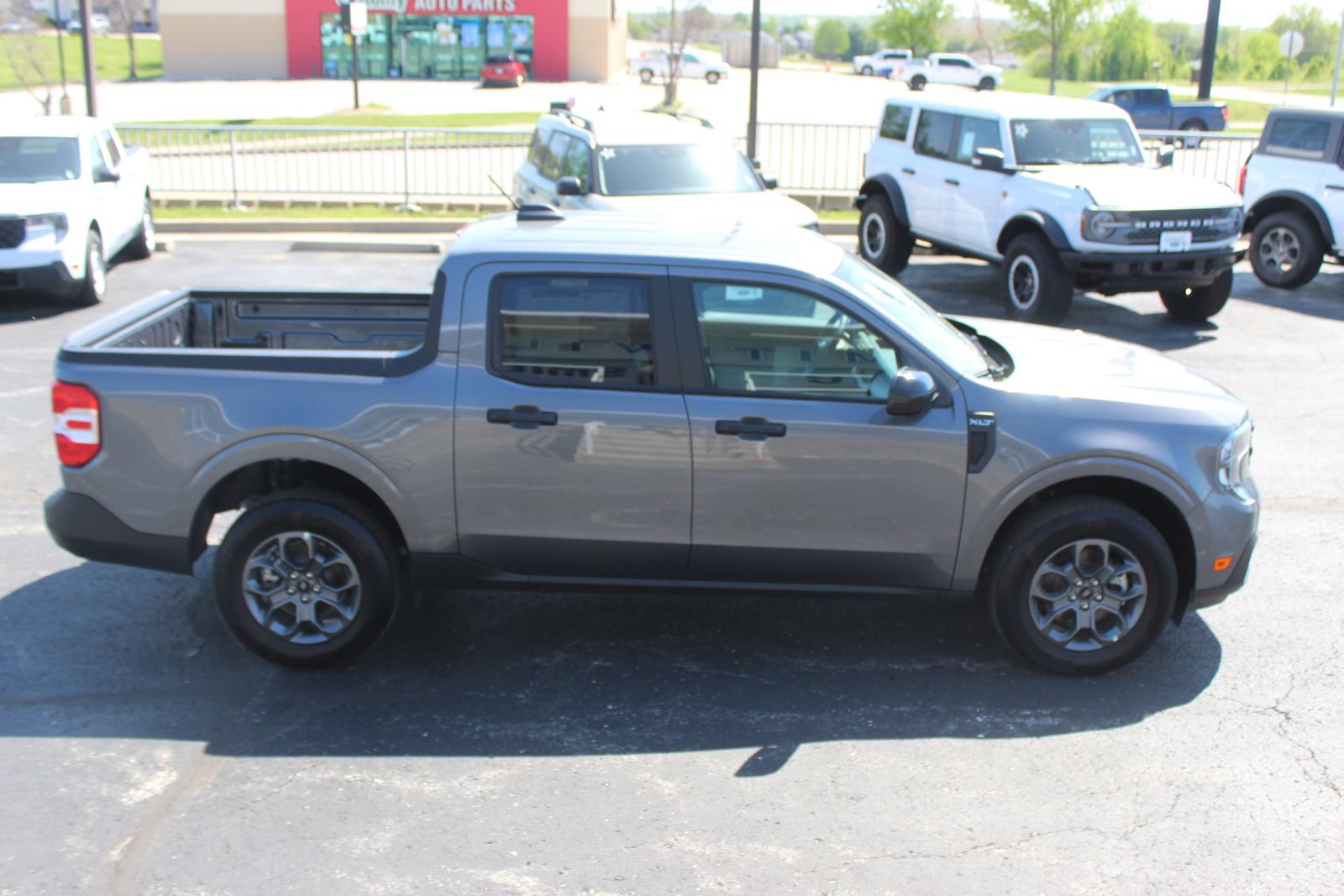 New 2025 Ford Maverick XLT w/ XLT Luxury Package FWD image 8