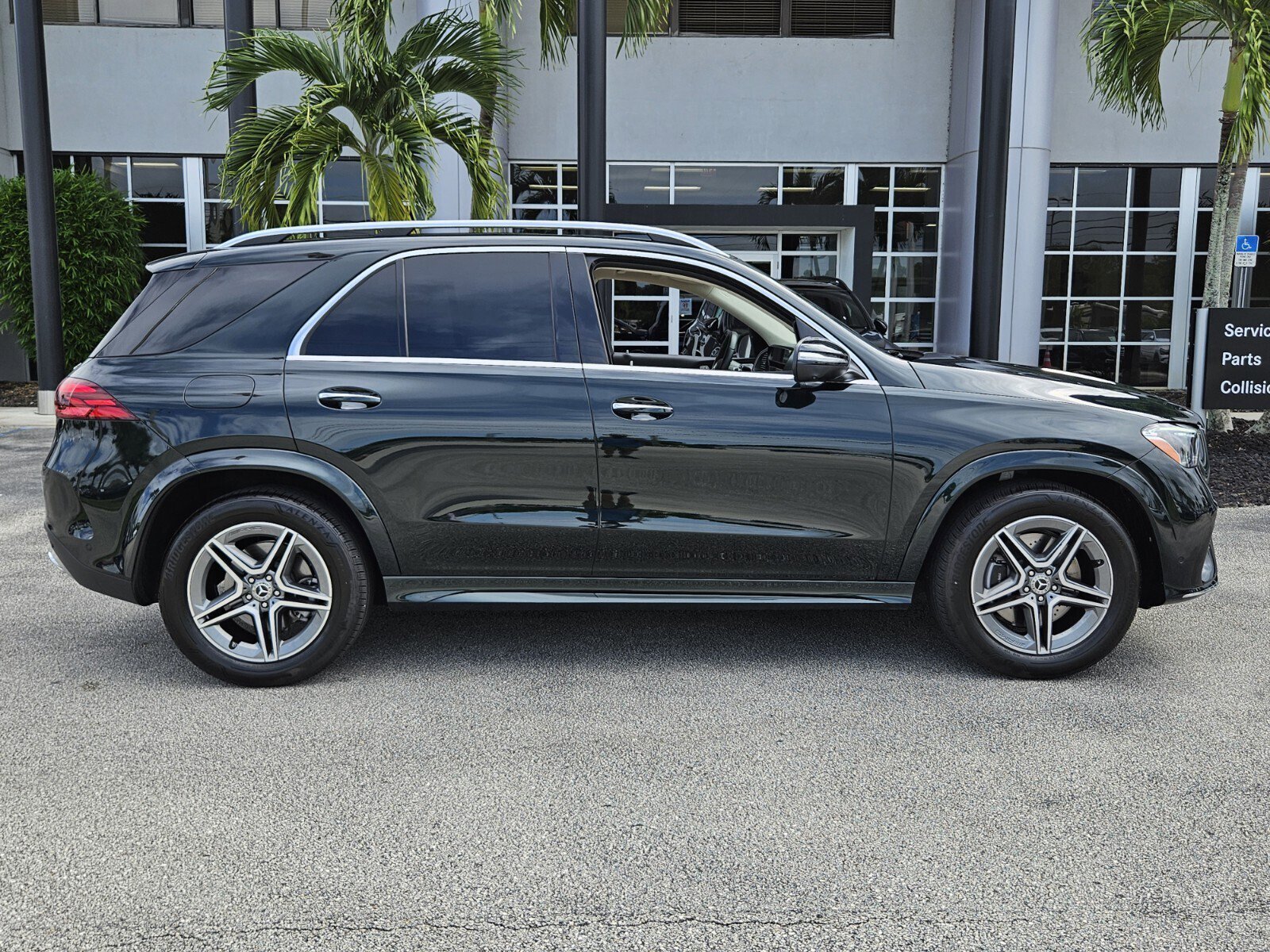 Certified 2025 Mercedes-Benz GLE 450e 4MATIC image 3