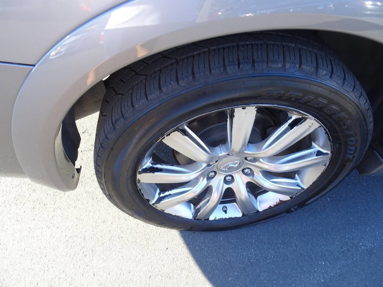 Used 2012 INFINITI QX56 4WD w/ Deluxe Touring Pkg image 12