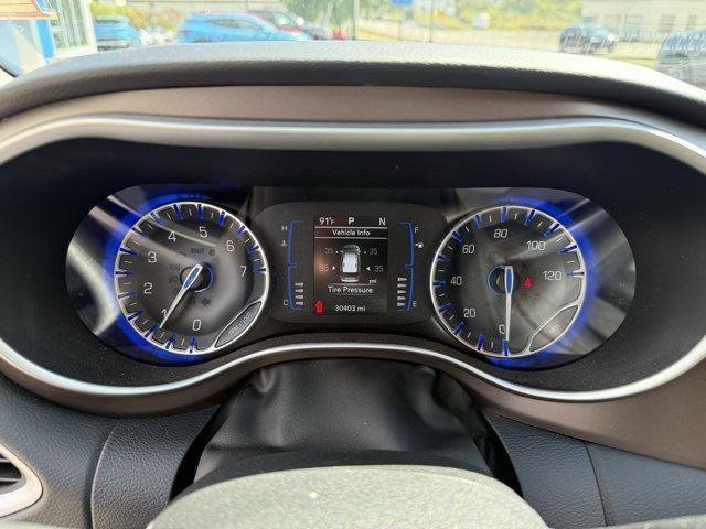 Used 2021 Chrysler Voyager L image 9