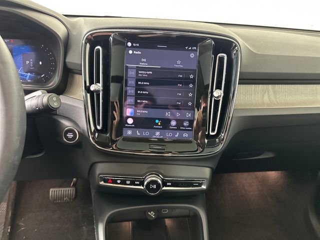 Used 2023 Volvo XC40 B5 Plus AWD/4WD image 20