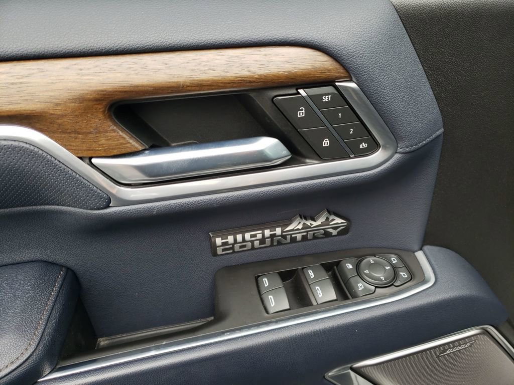 Used 2022 Chevrolet Silverado 1500 High Country w/ Technology Package image 12