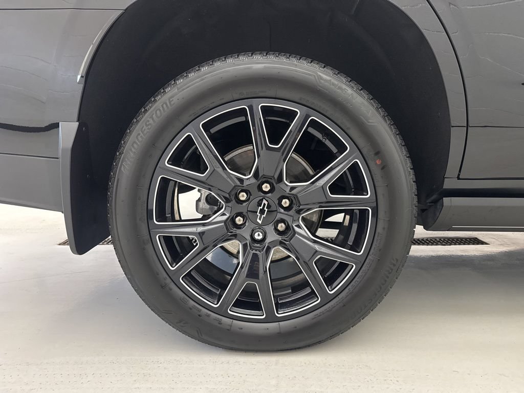 Used 2025 Chevrolet Tahoe Premier AWD/4WD image 16