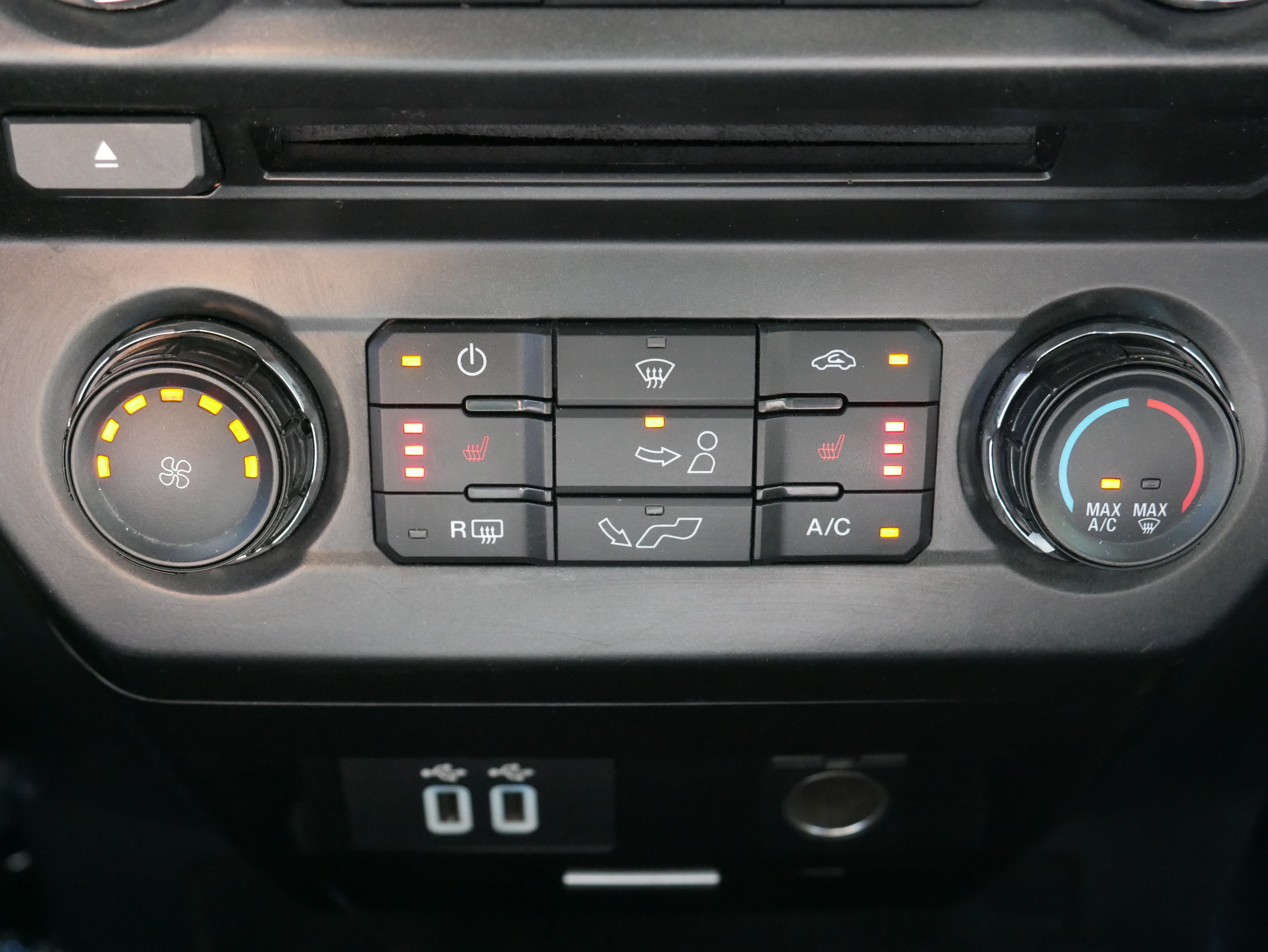 Used 2018 Ford F150 XLT w/ Equipment Group 302A Luxury AWD/4WD image 21
