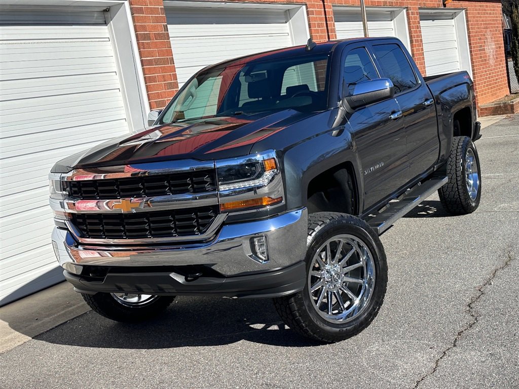 Used 2018 Chevrolet Silverado 1500 LT w/ All Star Edition image 6