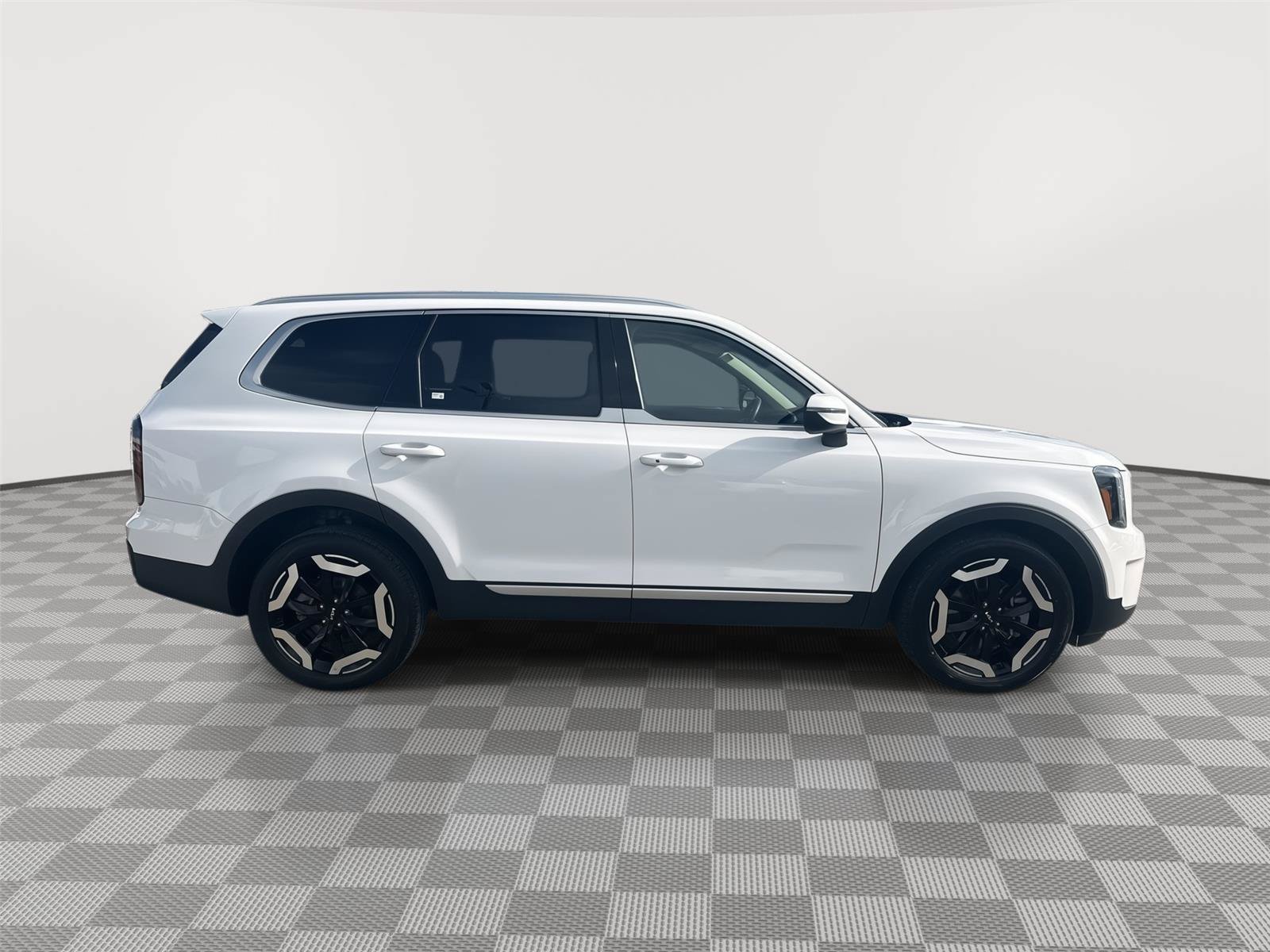 Used 2024 Kia Telluride EX w/ EX Captain's Chair Package FWD image 4
