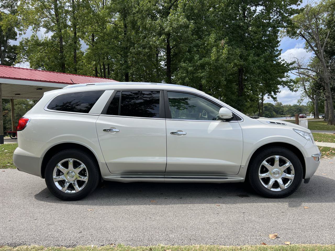 Used 2009 Buick Enclave CXL w/ Driver Confidence Package FWD image 5