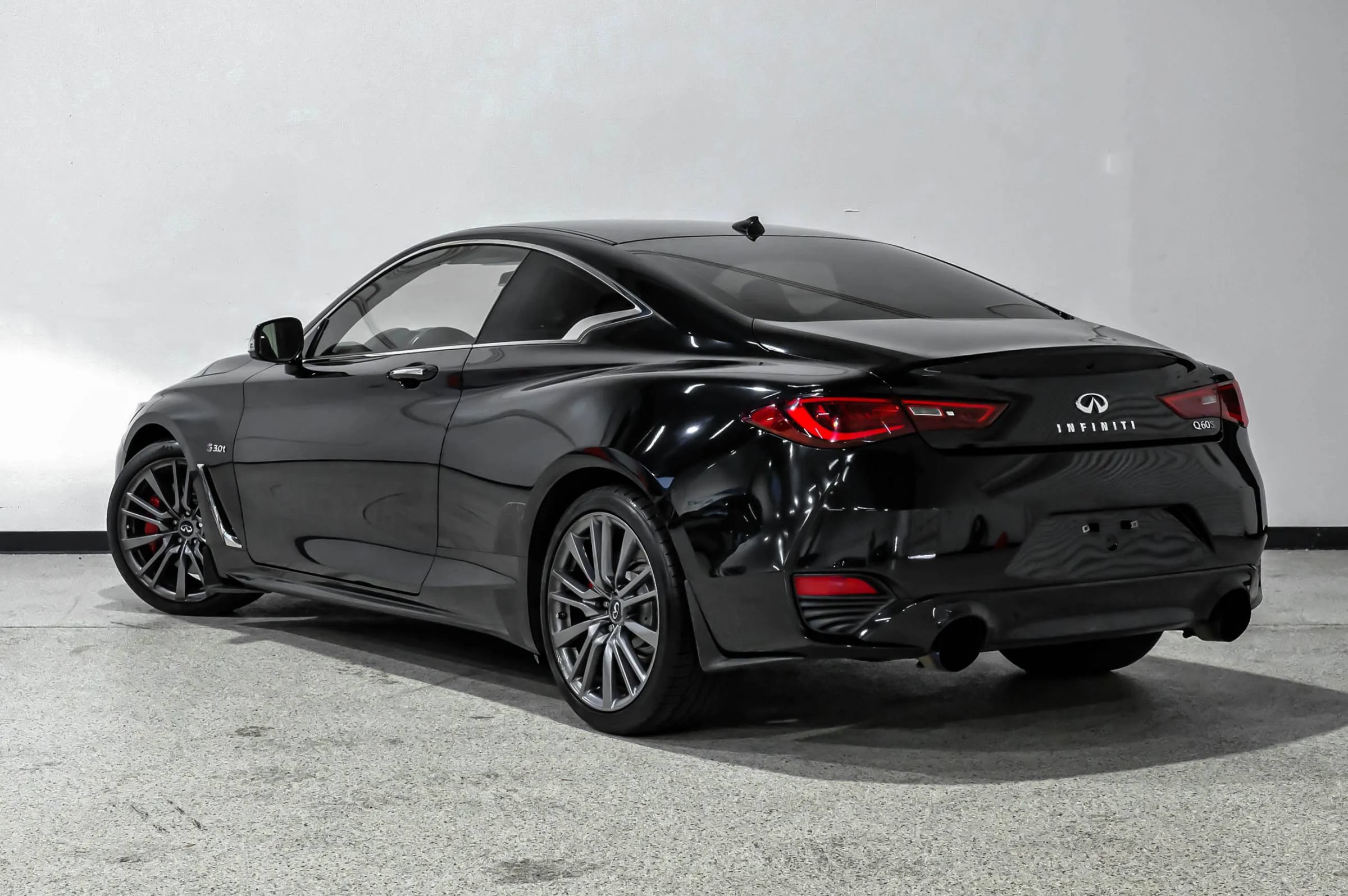 Used 2017 INFINITI Q60 Red Sport 400 RWD image 8